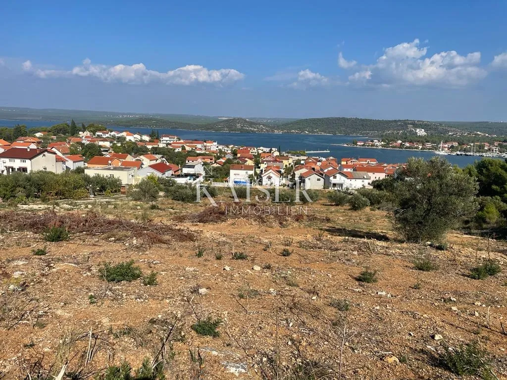 šibenik- 7100 m2 građevinsko zemljište 200 m od mora - slika 2