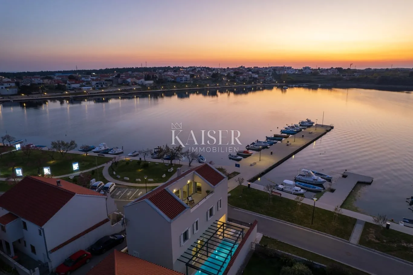 zadar, nin: luksuzna vila 1. red do mora s grijanim bazenom - slika 11