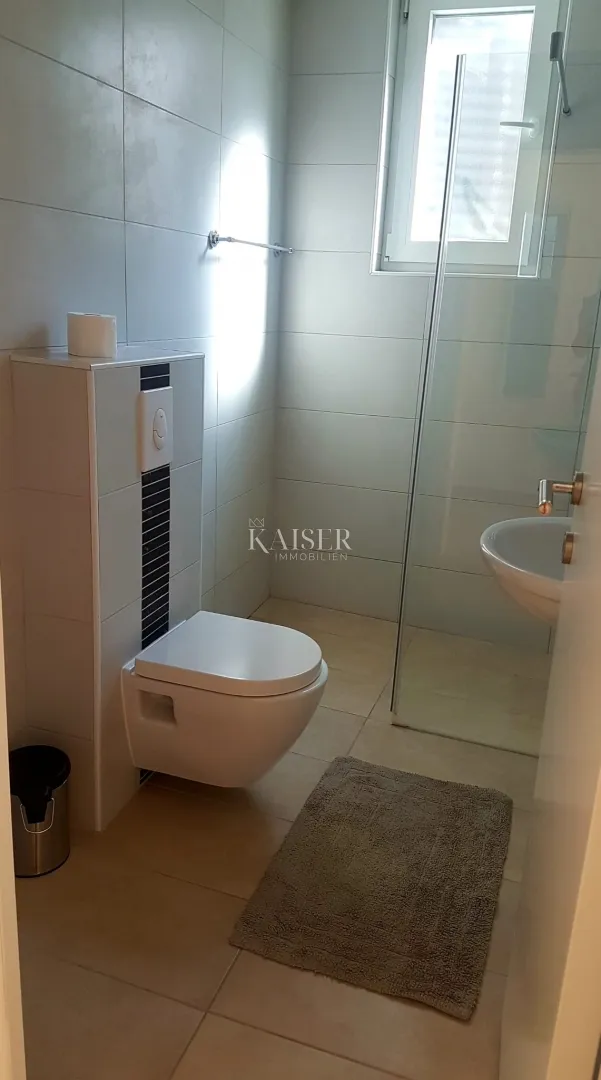 otok vir- kuća 220m2 ,s 3 apartmana - slika 22