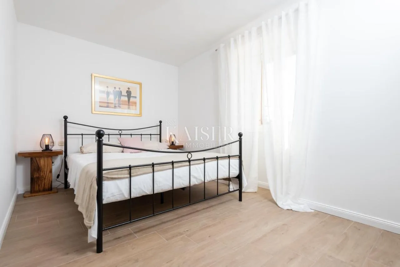 otok ugljan, sutomišćica - kamena kuća prvi red uz more - slika 3