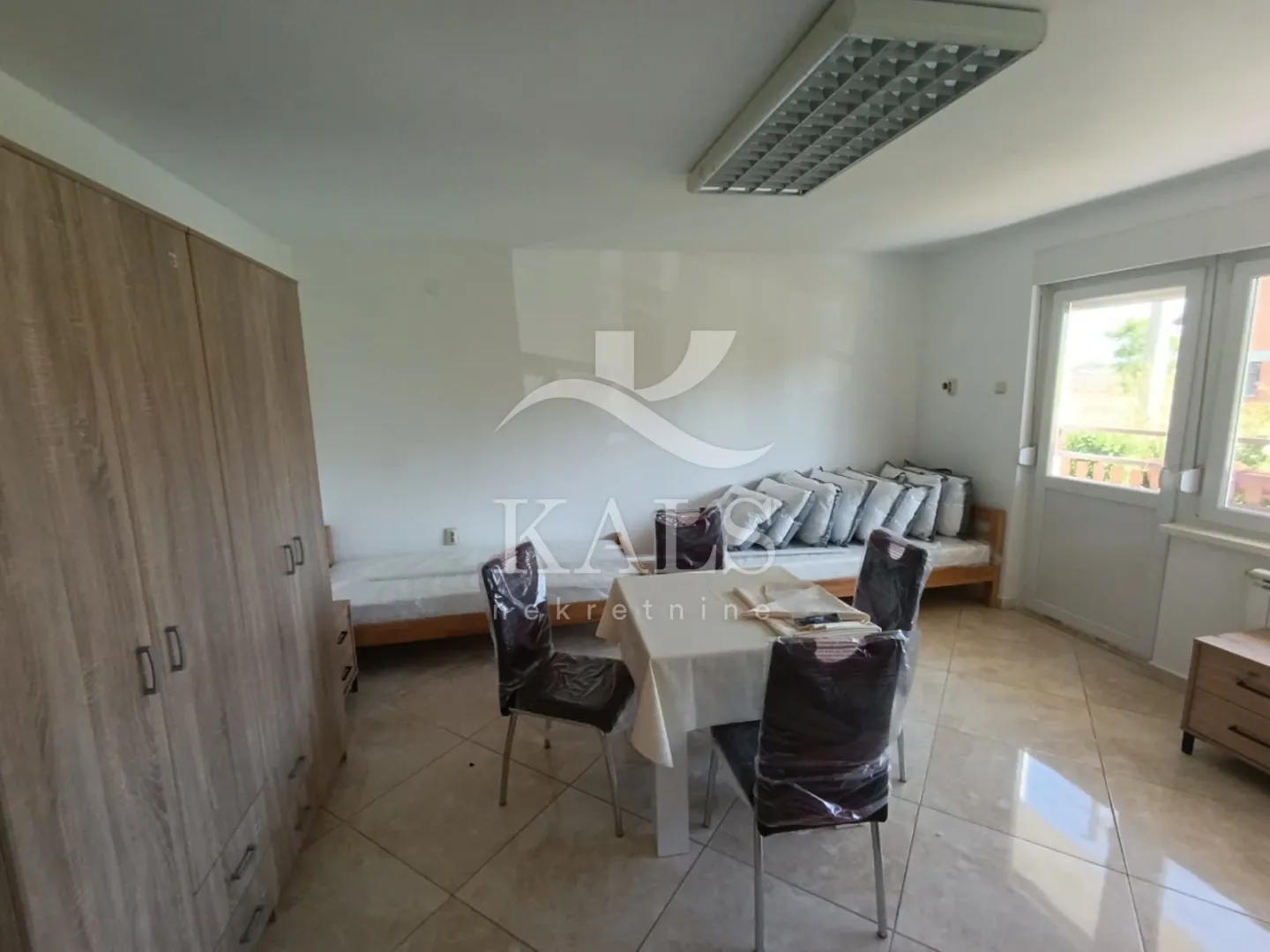 KUĆA, NAJAM ,KARLOVAC,MEKUŠJE,294 m2
