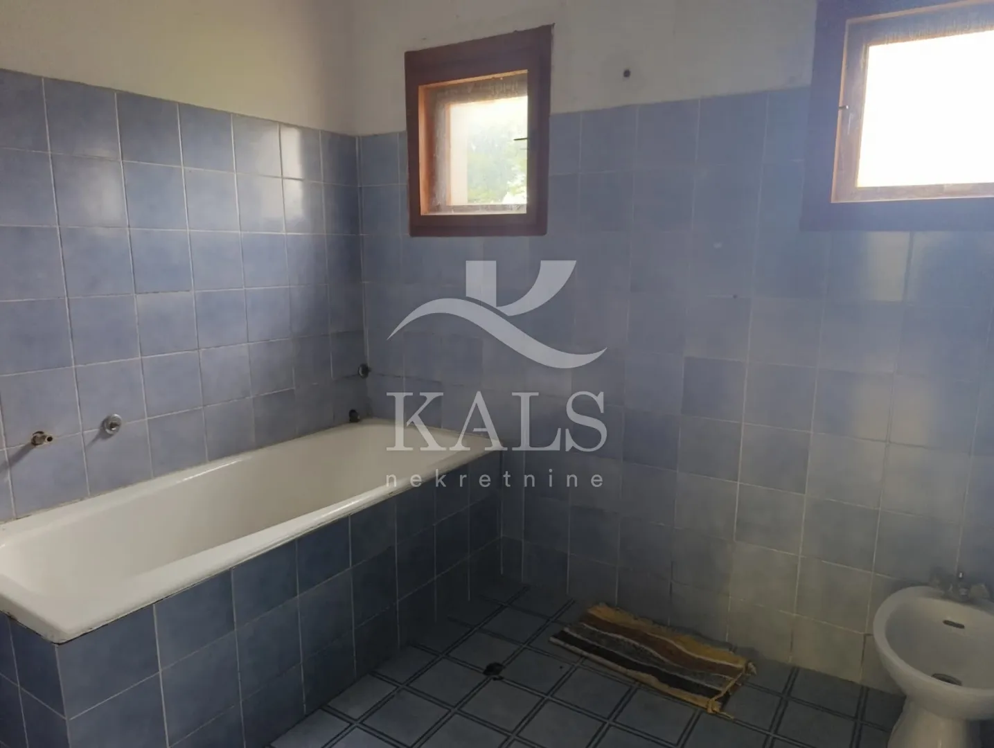 kuća+zemljište, prodaja,vojišnica, 236m2+28,794,m2 - slika 10