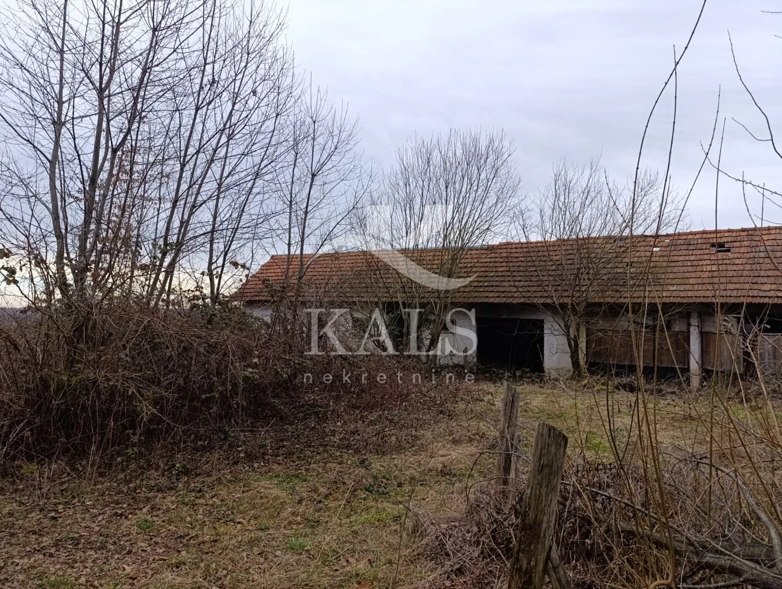 kuća+zemljište+voćnjak,prodaja,brdo utinjsko,vojnić 367 m2+23694m2 - slika 3