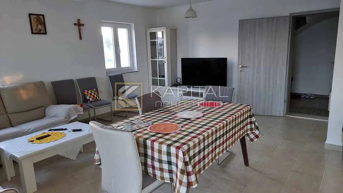 karlobag, novija kuća, 3 stana, 200 m od mora! - slika 13