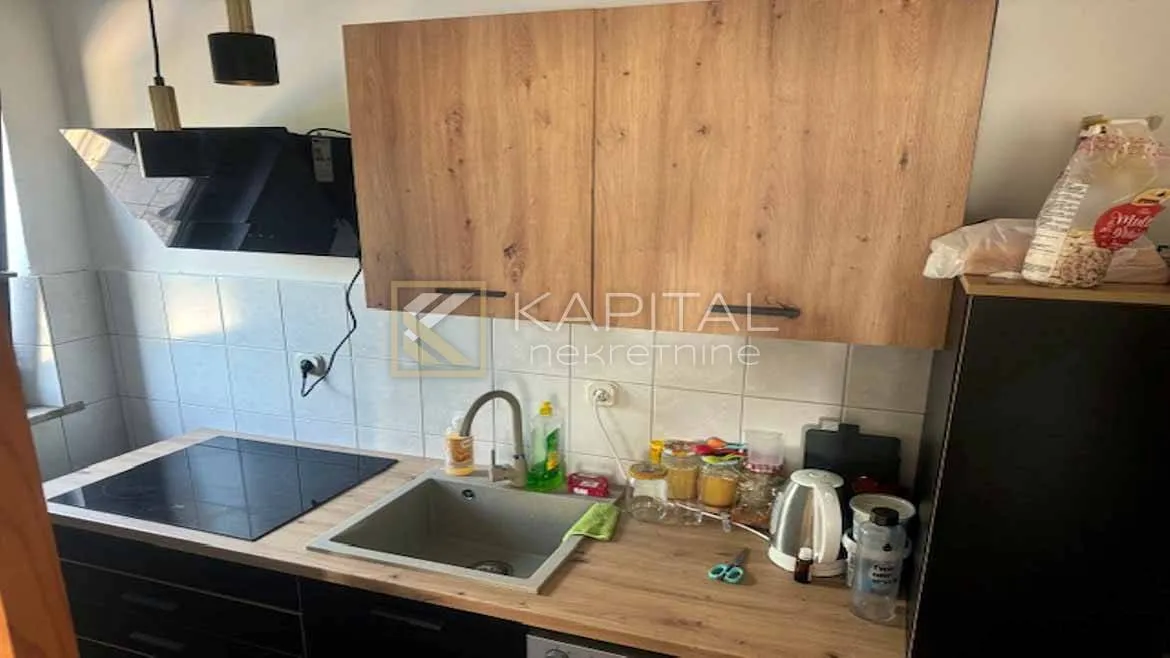 viškovo centar, kuća s dva uređena stana - slika 9