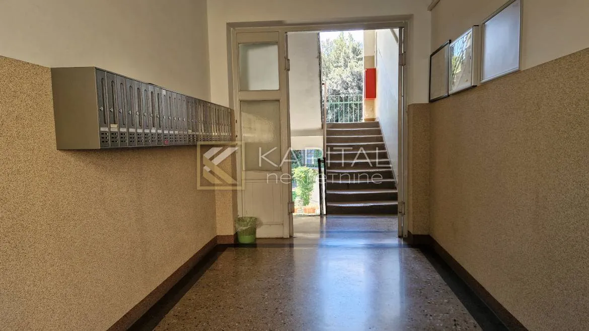 funkcionalan 3s+db u širem centru (1. kat, zatvoren balkon) - slika 11
