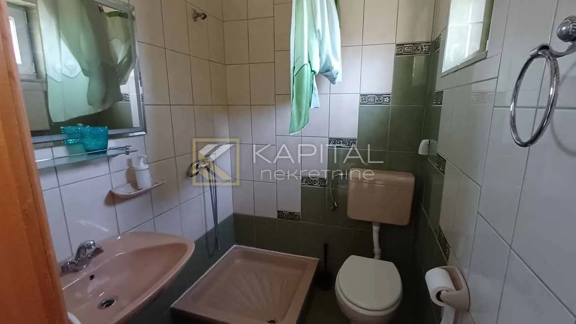 dobrinj, polje, samostojeća s predivnim pogledom, potencijal!!! - slika 9