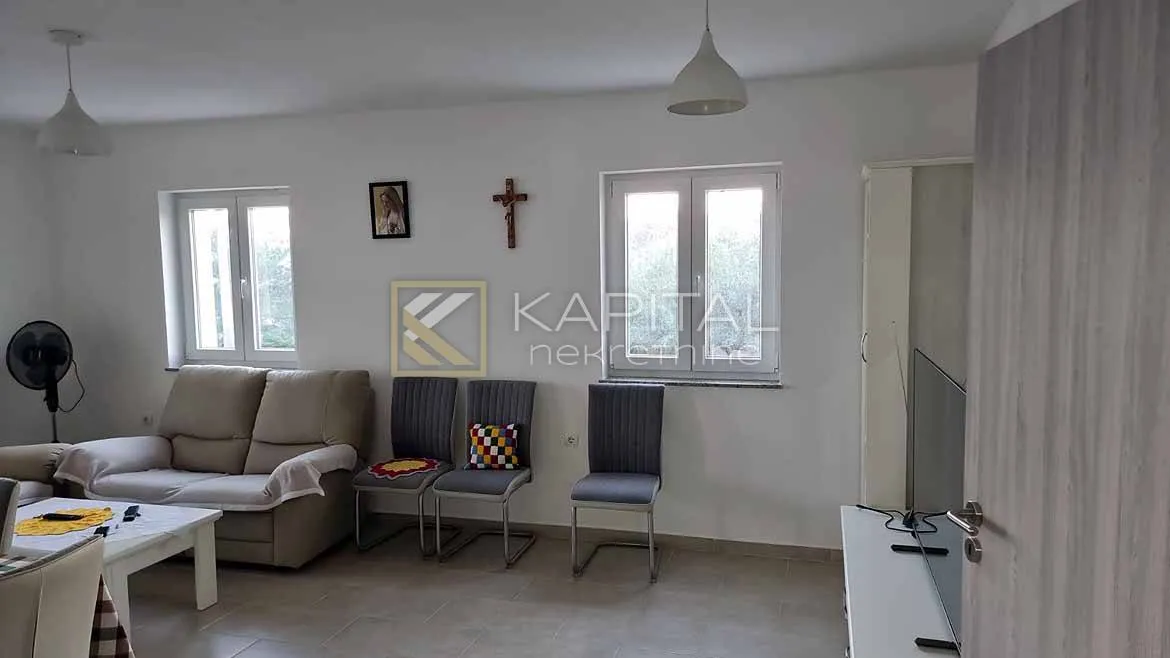 karlobag, novija kuća, 3 stana, 200 m od mora! - slika 16