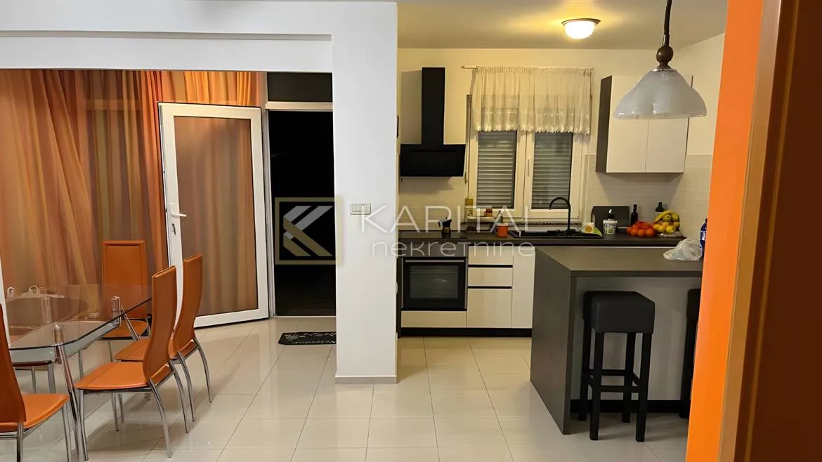 Stan Kostrena 2s+db 64m2 prizemlje terasa 225.000€ - Glavani, Kostrena