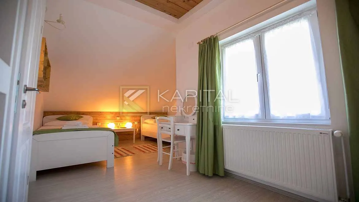 bjelolasica - mali hotel sa 6000 m2 terena - slika 11