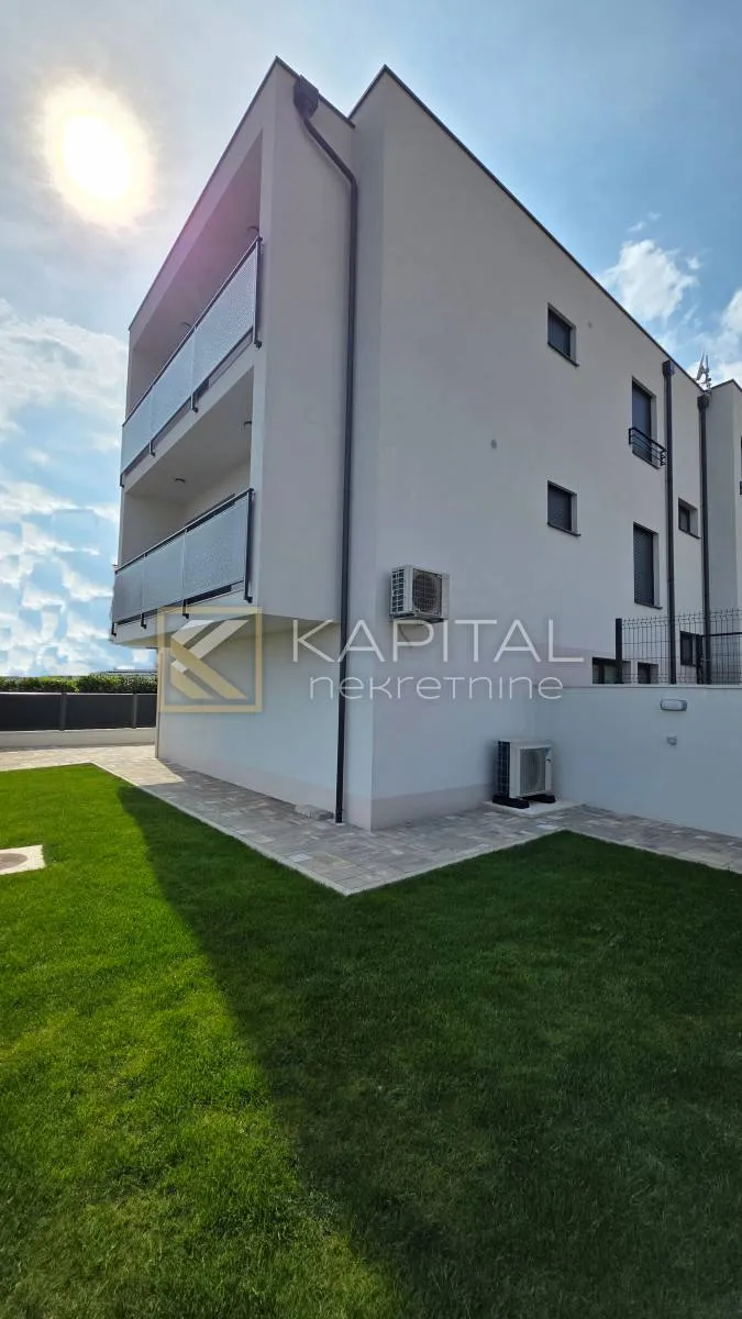 kastav rubeši! 3s+db, 105 m2, garaža48 m2, velika okućnica! - slika 2