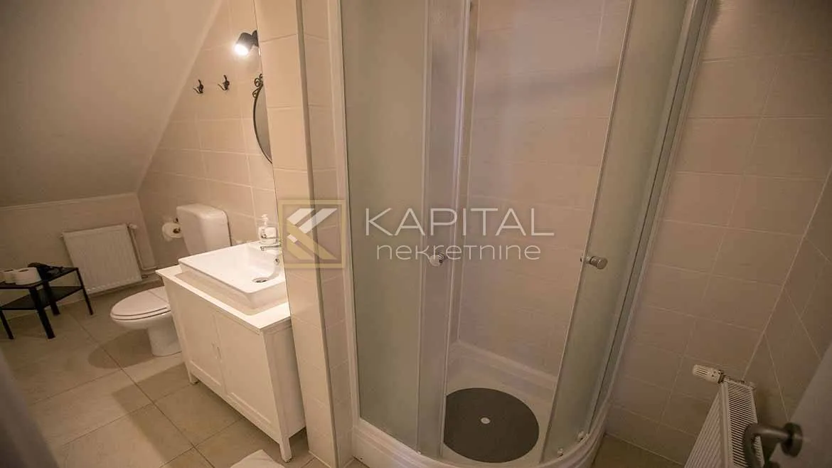 bjelolasica - mali hotel sa 6000 m2 terena - slika 15