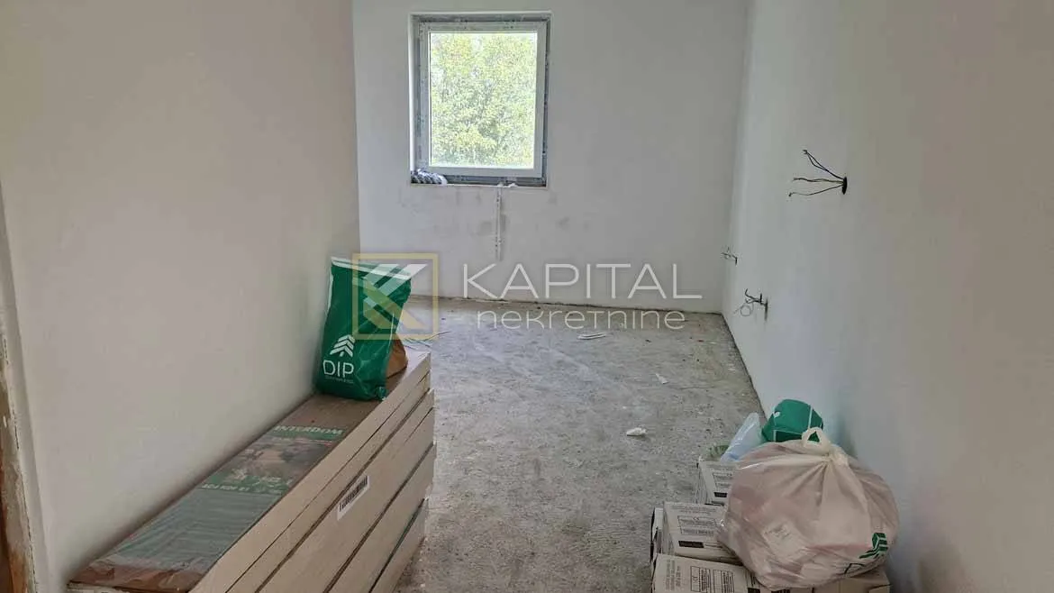 bjelolasica, novogradnja nadomak žičare - slika 7