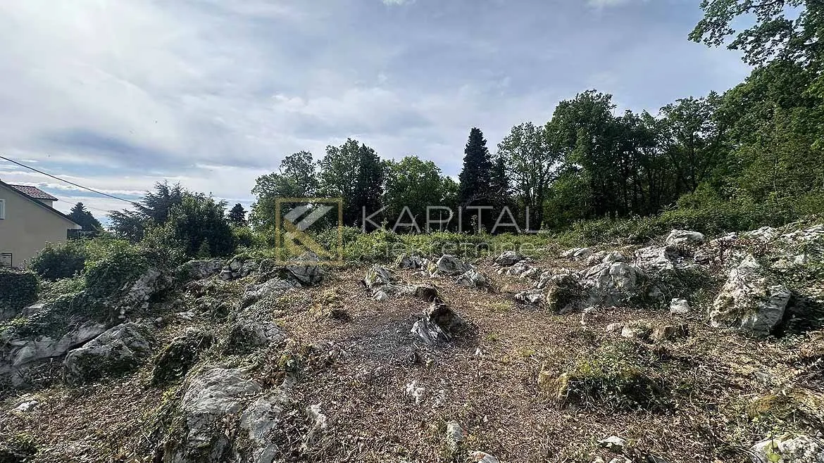 građevisnko zemljište s građevinskom dozvolom 633m2 - slika 3