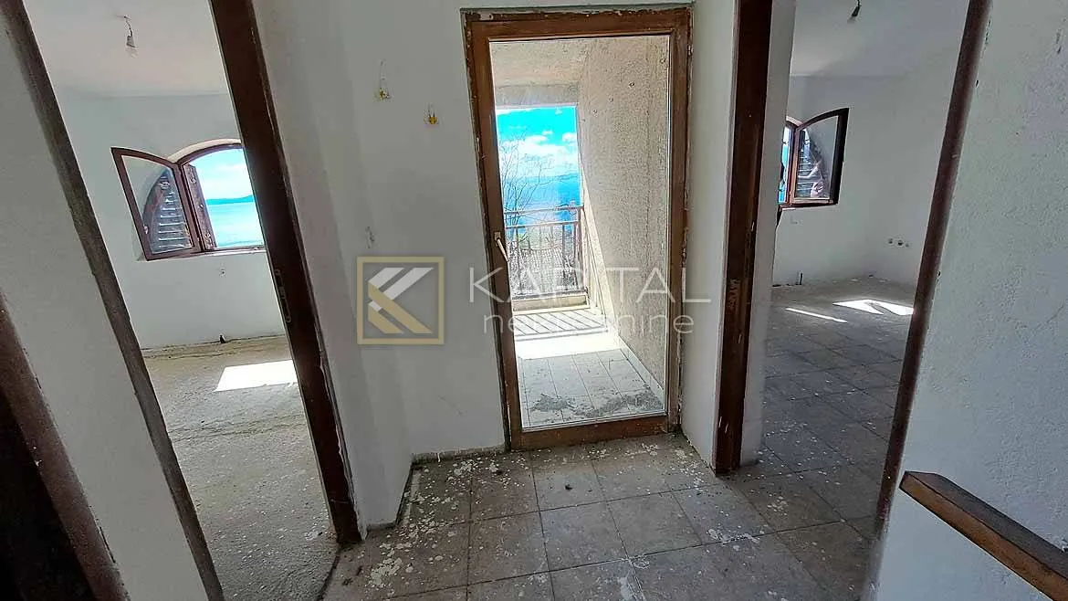 kostrena,kuća sa tri stana za adaptaciju - slika 2