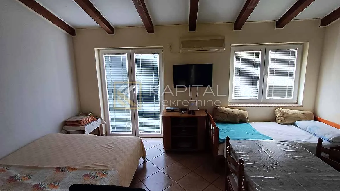 omišalj, samostojeća apartmanska kuća na 100m od mora - slika 10
