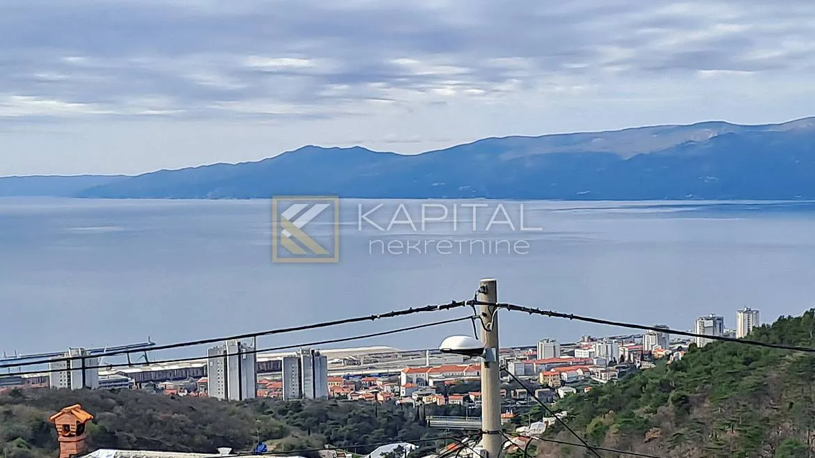 Pulac, prekrasna kuća sa dva stana i visokim potkrovljem - Rijeka