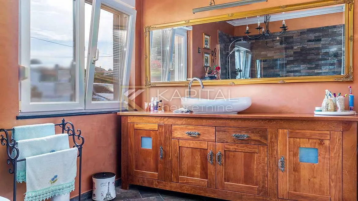 kastav, kuća 2 stana, 1650m2, pogled, - slika 6