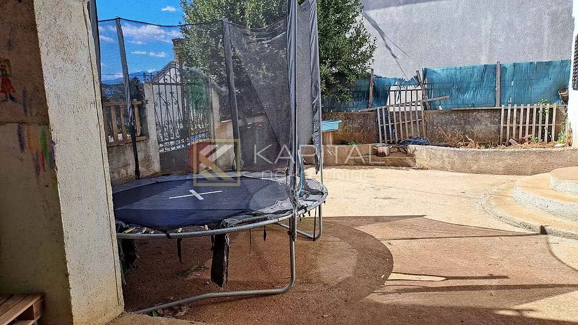 kostrena,kuća sa tri stana za adaptaciju - slika 9