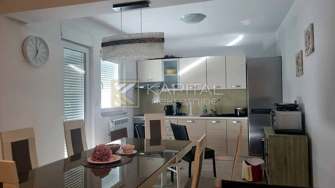 ika, samostojeća vila s apartmanima i bazenom - slika 3