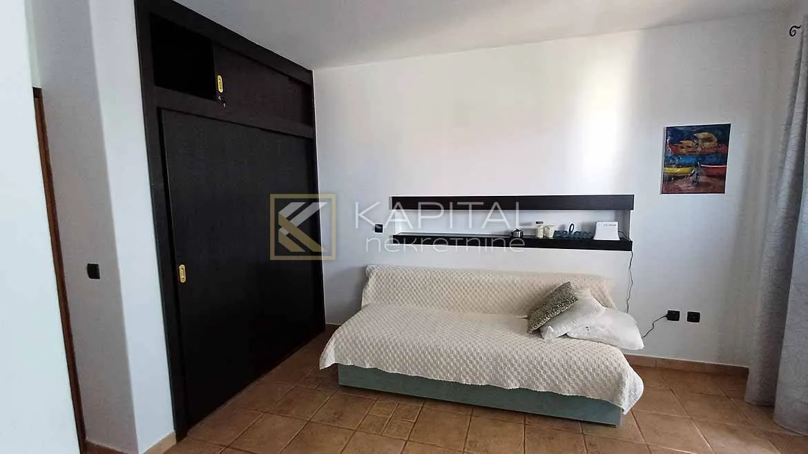 omišalj, samostojeća apartmanska kuća na 100m od mora - slika 4