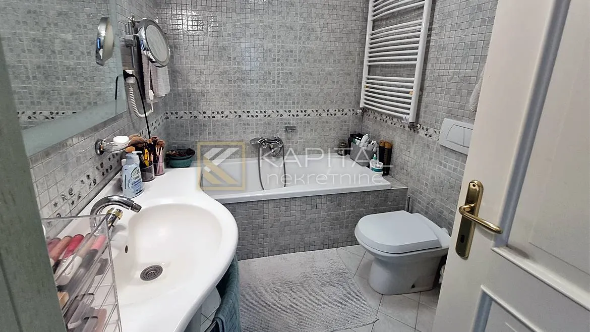 trosoban stan 125 m2 s pogledom na more. - slika 7