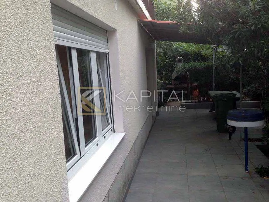 crikvenica, prizemna etaža s 3 apartmana, prilika!! - slika 7