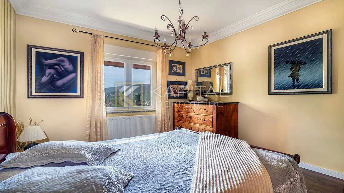 kastav, kuća 2 stana, 1650m2, pogled, - slika 11