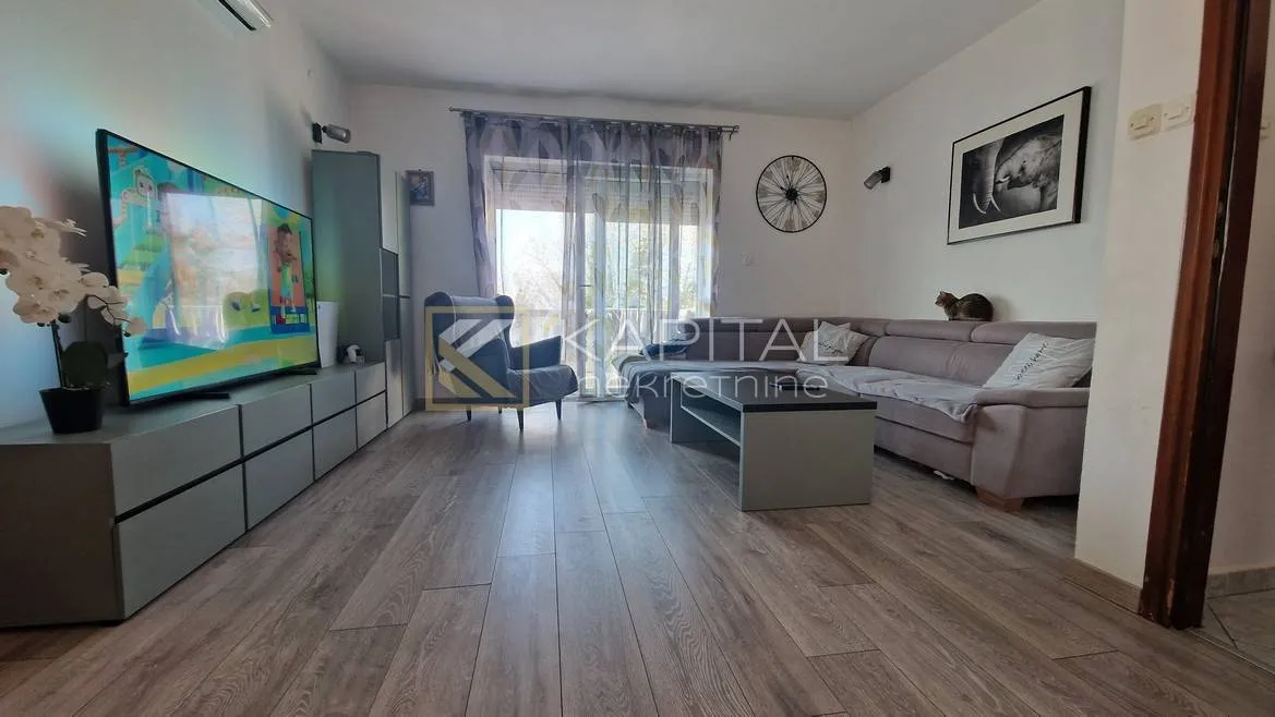 TOP PRILIKA! Etaža s velikim dvorištem (356 m²) – mir i privatnostt! - Kukuljanovo, Bakar