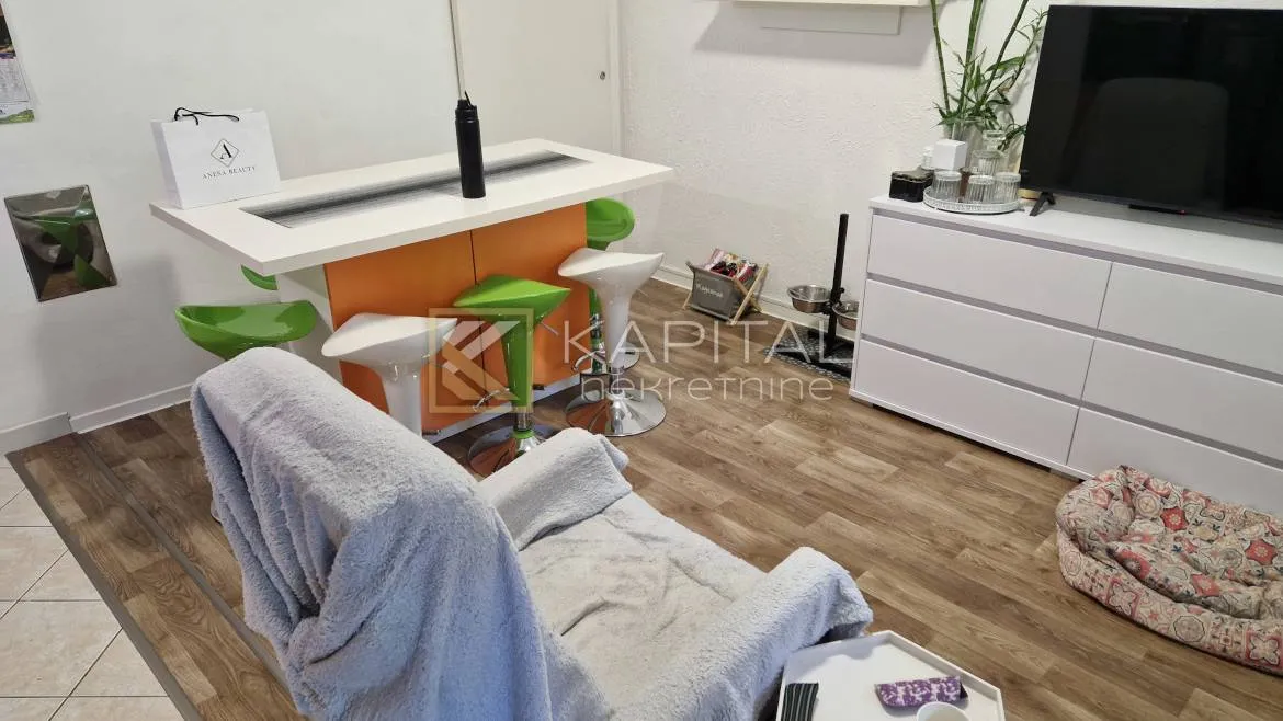 funkcionalan 3s+db u širem centru (1. kat, zatvoren balkon) - slika 2