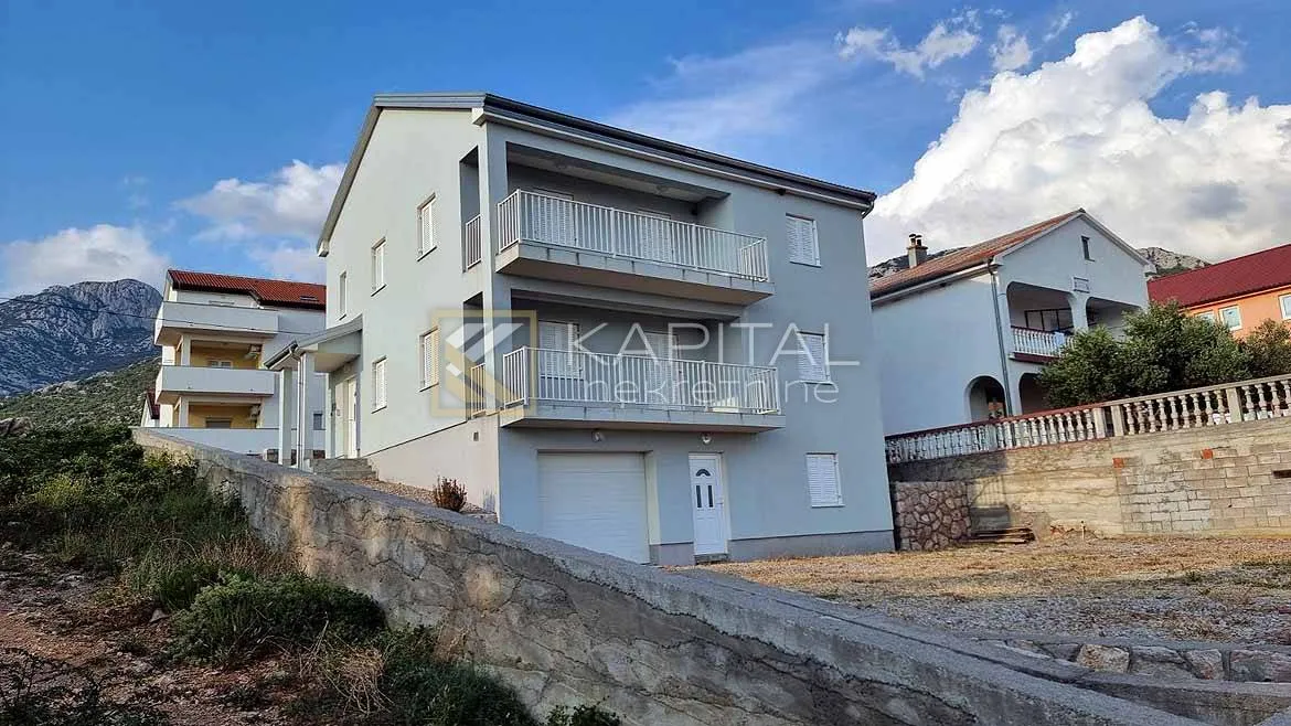 karlobag, novija kuća, 3 stana, 200 m od mora! - slika 2