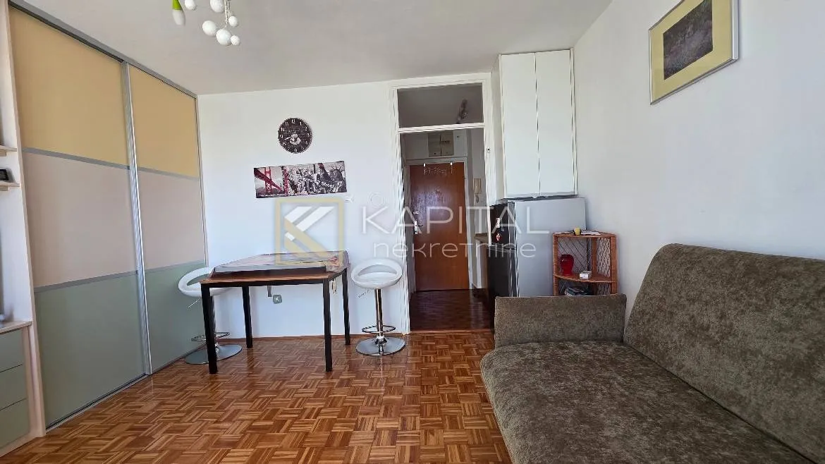Rijeka, Srdoči garsonijera na nižem katu!
