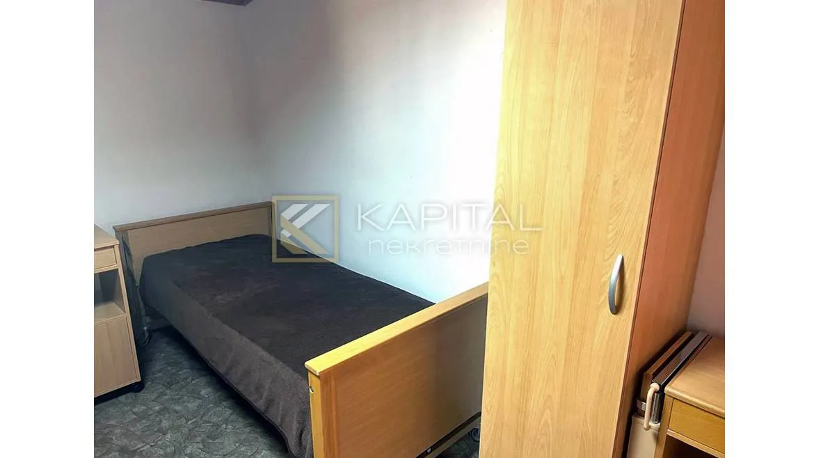 kuća drivenik 3 stana 400m2 s+p+1 velika okućnica! - slika 5