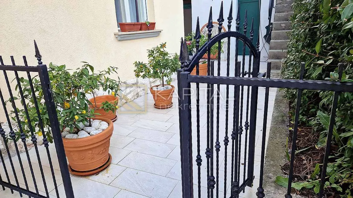 pećine - stan u villi s vrtom blizu mora! - slika 9