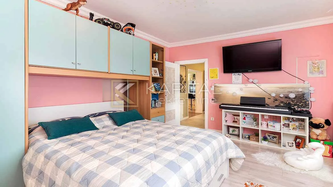 kastav, kuća 2 stana, 1650m2, pogled, - slika 10