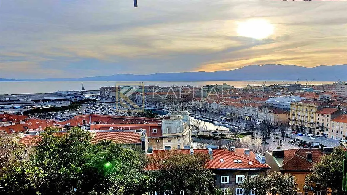 BULEVARD/ PENTHOUSE 136 m2 - Rijeka