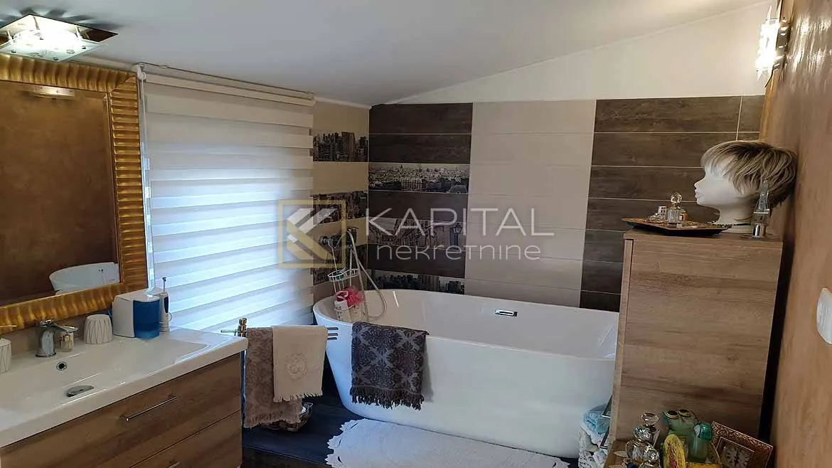 kastav, kuća 2 stana, 1650m2, pogled, - slika 4