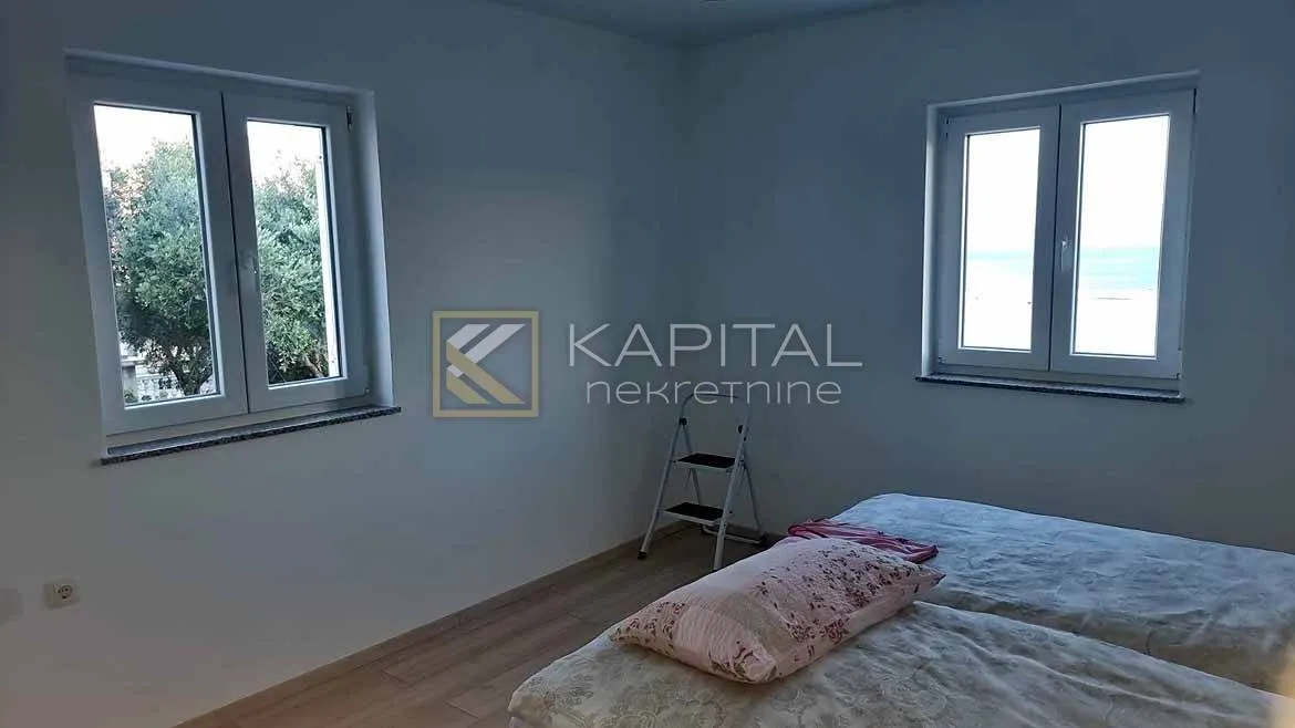 karlobag, novija kuća, 3 stana, 200 m od mora! - slika 20