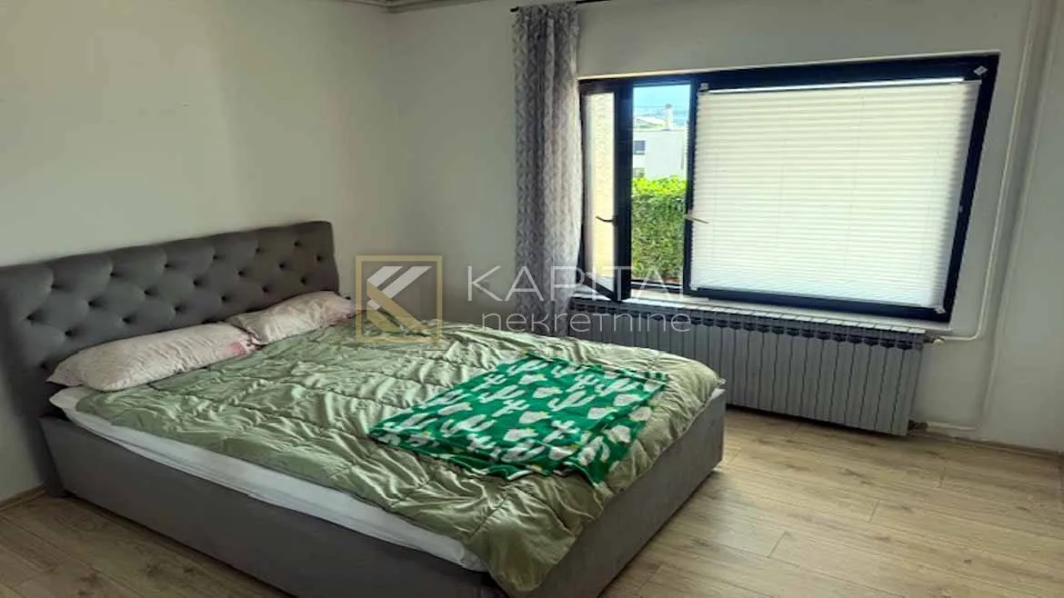 viškovo centar, kuća s dva uređena stana - slika 10