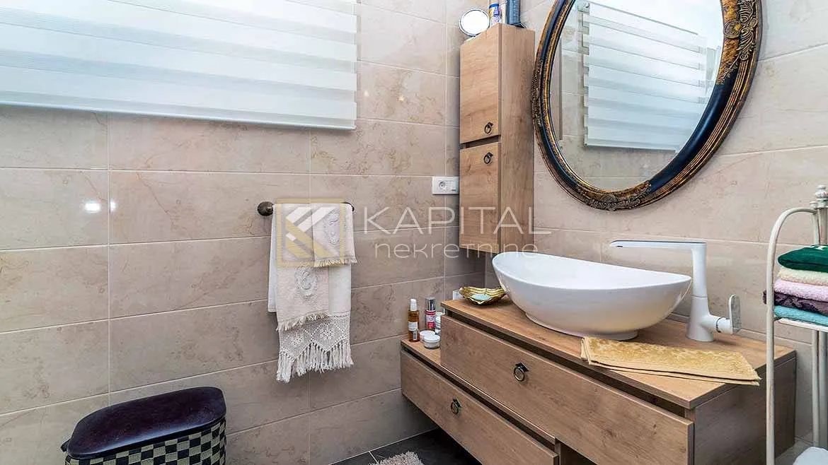 kastav, kuća 2 stana, 1650m2, pogled, - slika 9