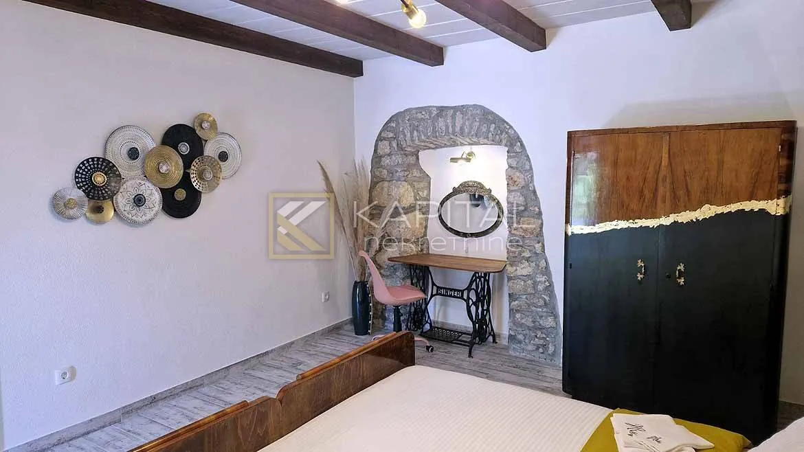 otok krk, bajčići, obnovljena starina 80 m2 - slika 5