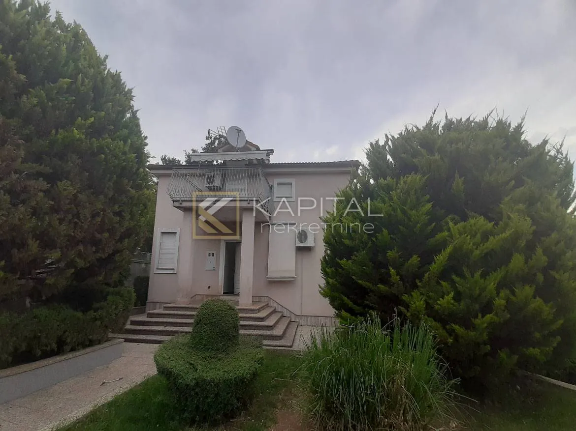kastav moderna kuća s garažom - slika 10
