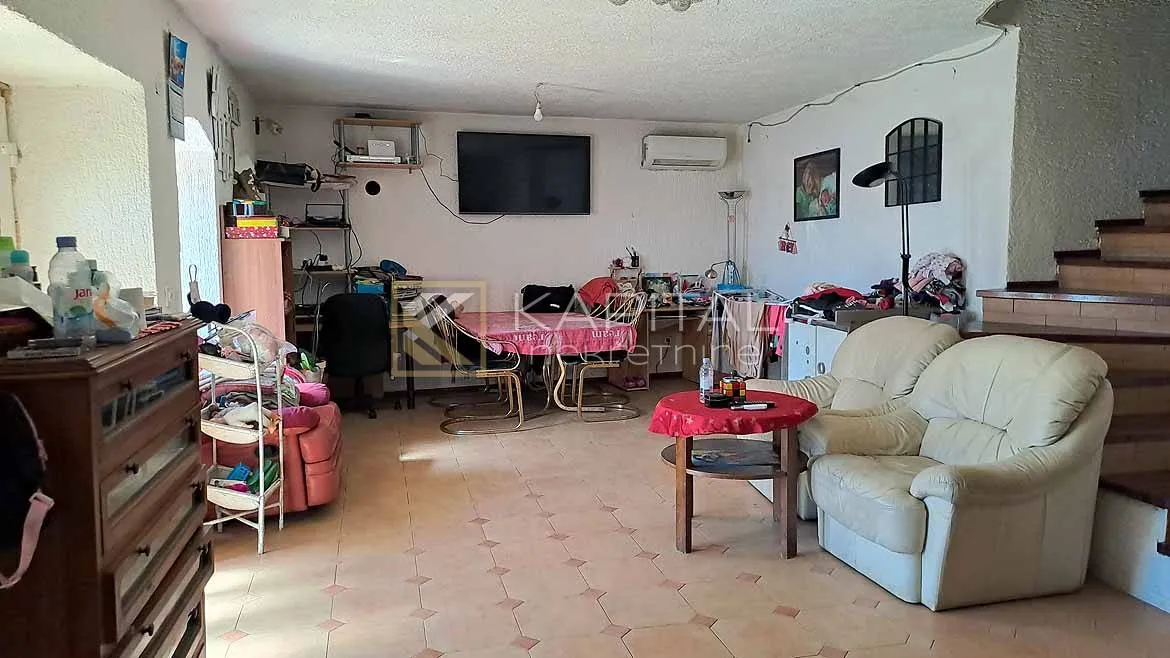 kostrena,kuća sa tri stana za adaptaciju - slika 8