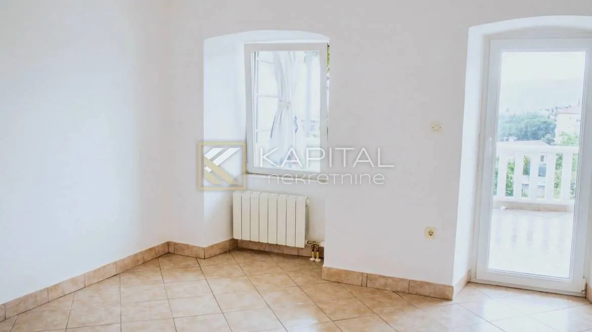 Matulji -centar,dvoetažni 2s+db s terasom i pogledom