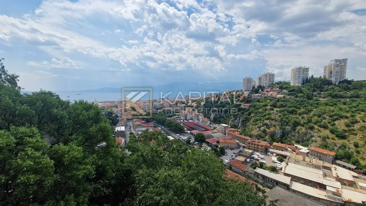 Rijeka Trsat, etaža kuće s okućnicom i garažom!