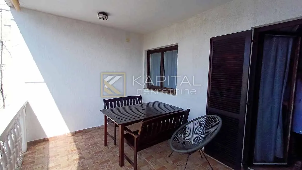 omišalj, samostojeća apartmanska kuća na 100m od mora - slika 9