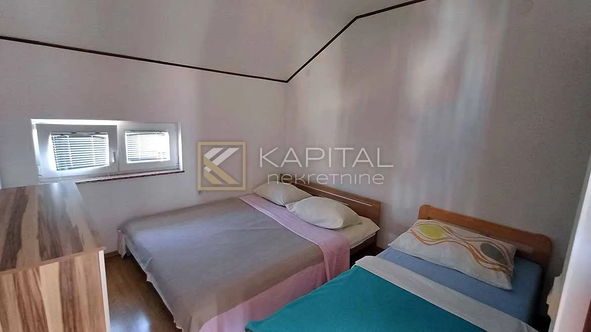 omišalj, samostojeća apartmanska kuća na 100m od mora - slika 11