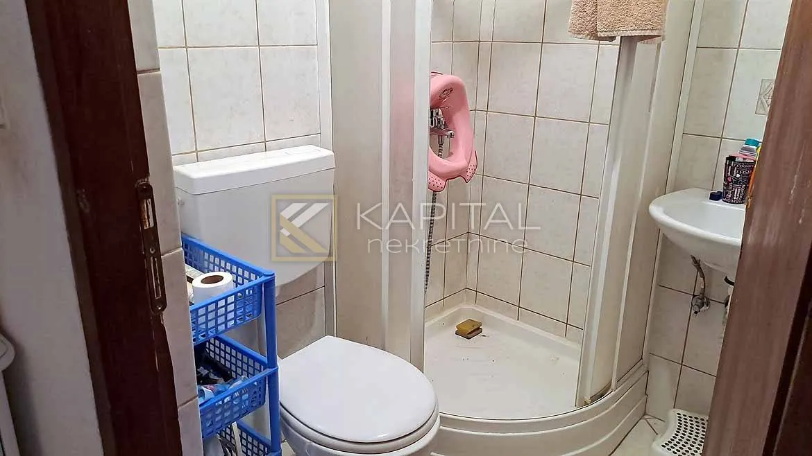 kostrena,kuća sa tri stana za adaptaciju - slika 6