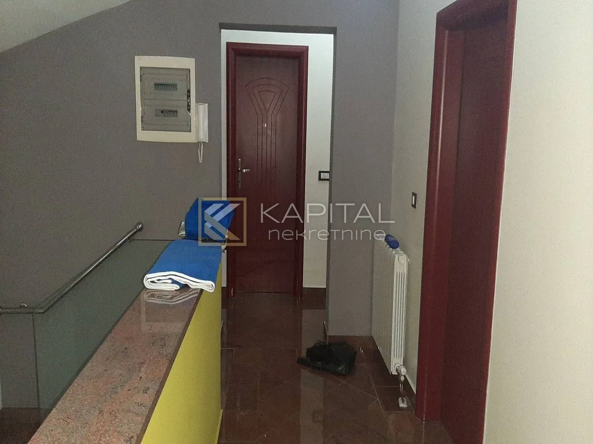 kastav moderna kuća s garažom - slika 5