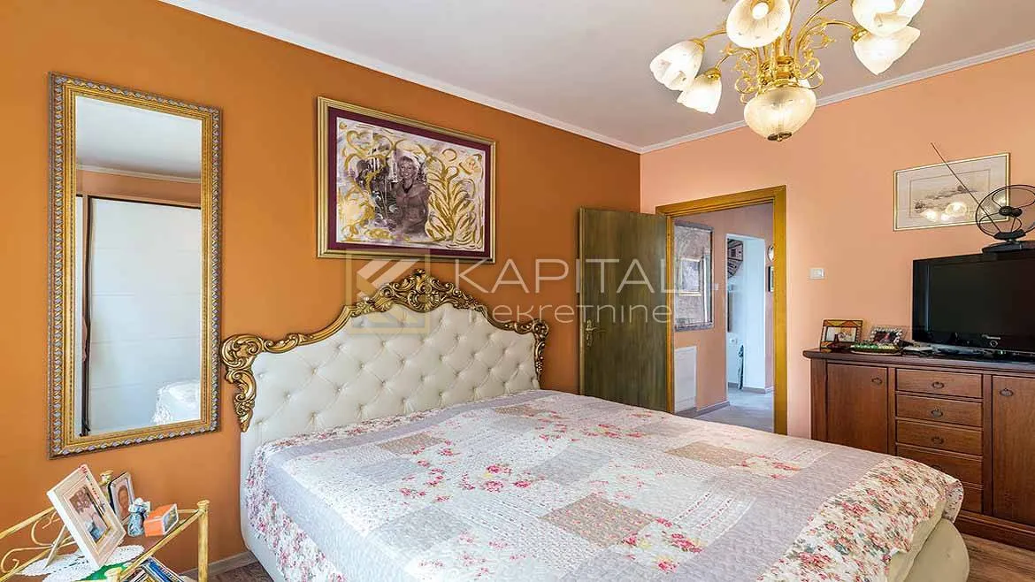kastav, kuća 2 stana, 1650m2, pogled, - slika 12